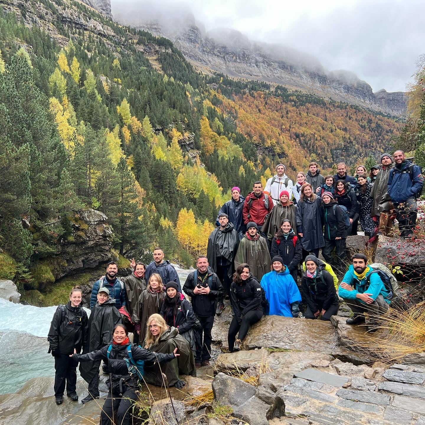 🔥2 plazas📍BCN 🎃 HALLOWEEKEND 🏔️ Ordesa, lago glaciar y tirolina 🚀 Intermedio 💪💰229€-249€ ➸ 🗓️ Sábado, 01.11.25 - Domingo, 02.11.25