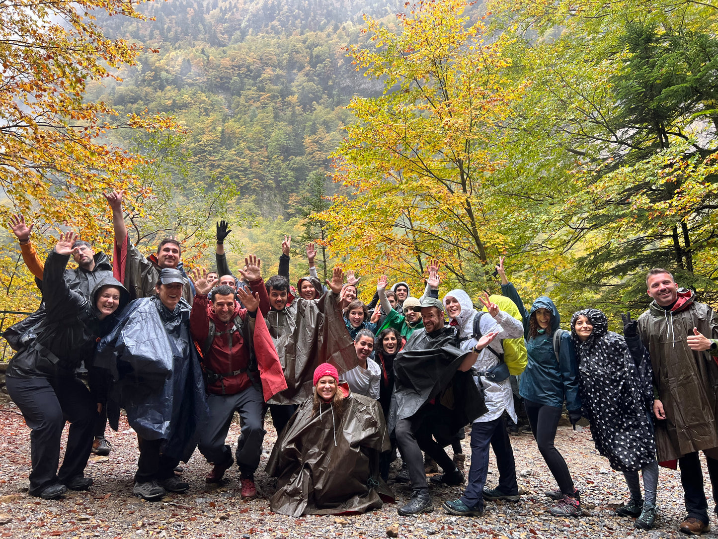 🔥2 plazas📍BCN 🎃 HALLOWEEKEND 🏔️ Ordesa, lago glaciar y tirolina 🚀 Intermedio 💪💰229€-249€ ➸ 🗓️ Sábado, 01.11.25 - Domingo, 02.11.25