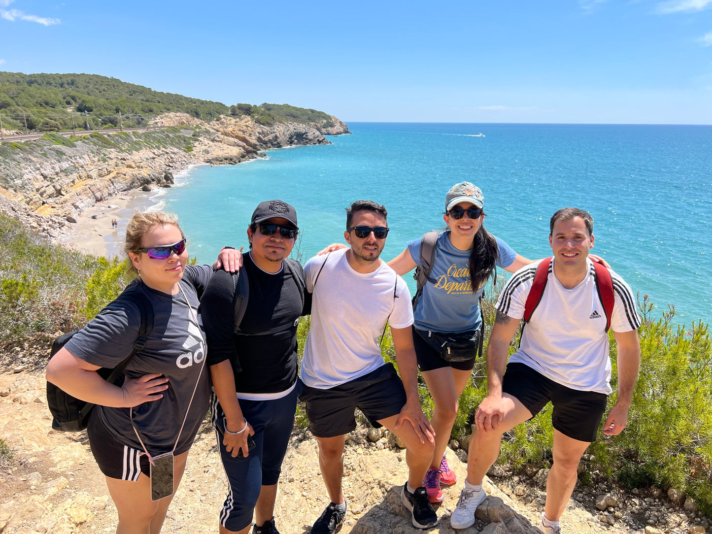 👣45-65 años 🚅EN TREN 🌞 Preciosa ruta costera Vilanova - Sitges 🌊 Fácil 9km 💪 ➸ 🗓️ Sábado, 21.06.25