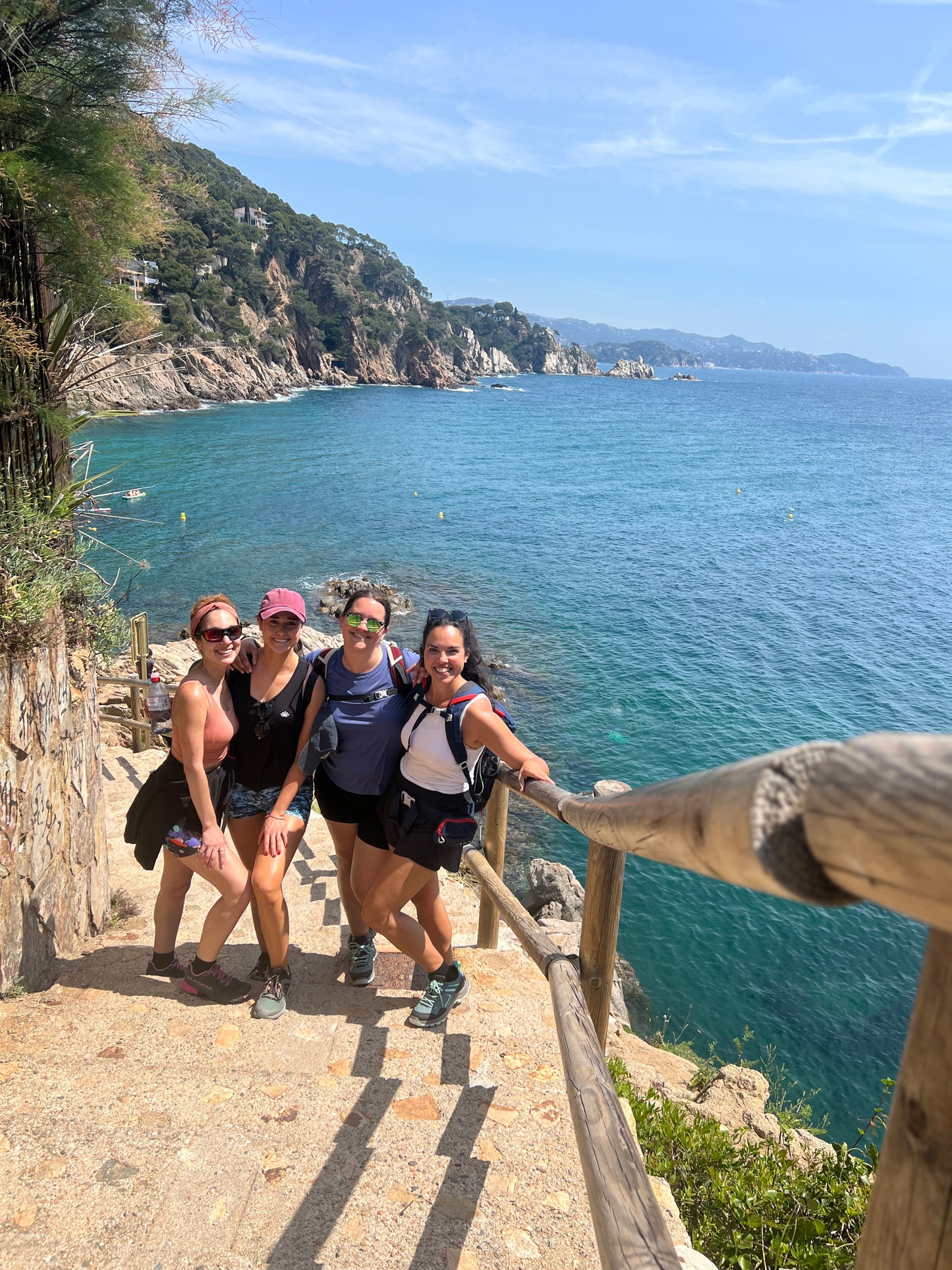 EXPATS 🚅 BY TRAIN ☀️ Turquoise Beaches: Blanes - Lloret de Mar 🌊 Easy–Intermediate 14km 💪 ➸ 🗓️ Sunday, 24.08.25