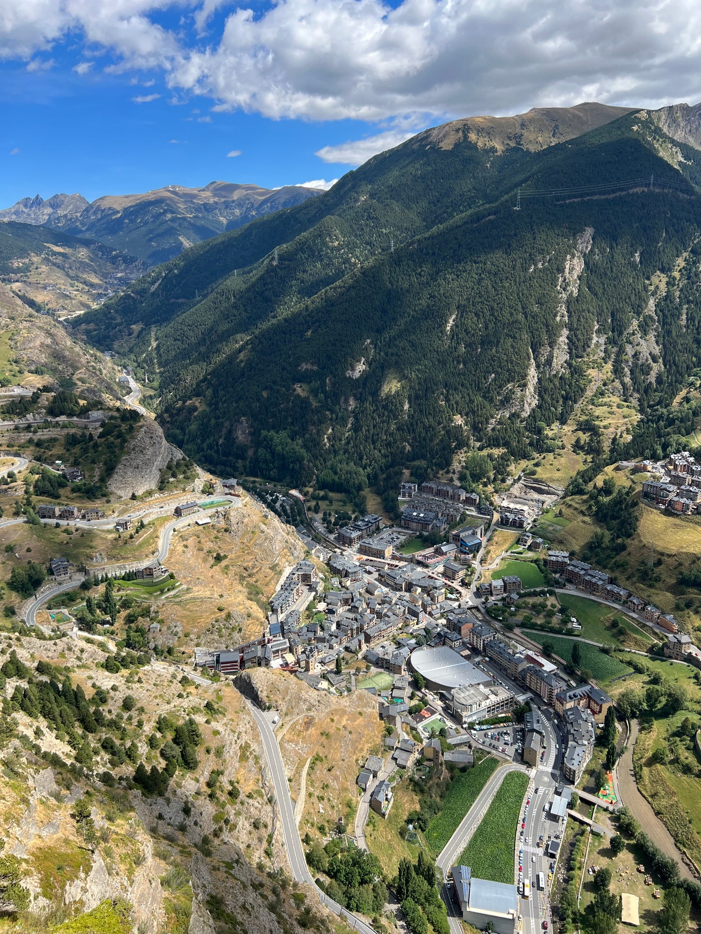 📍BCN 🎃 HALLOWEEKEND 🍁 Andorra otoñal: Vall d'Incles y Puente Tibetano 🇦🇩 Intermedio 💪 💰199€-229€ ➸ 🗓️ Sábado, 01.11.25 - Domingo, 02.11.25