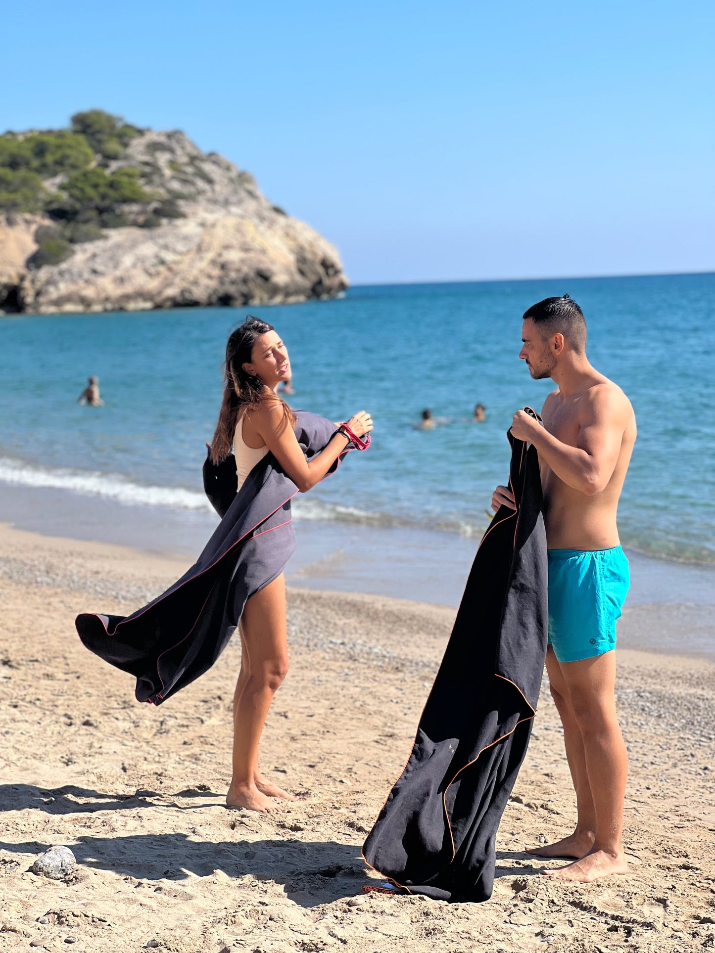 🚅 EN TREN 🌞 Preciosa ruta costera Vilanova - Sitges 🌊 Fácil 9km 💪 ➸ 📅 Domingo, 03.08.25
