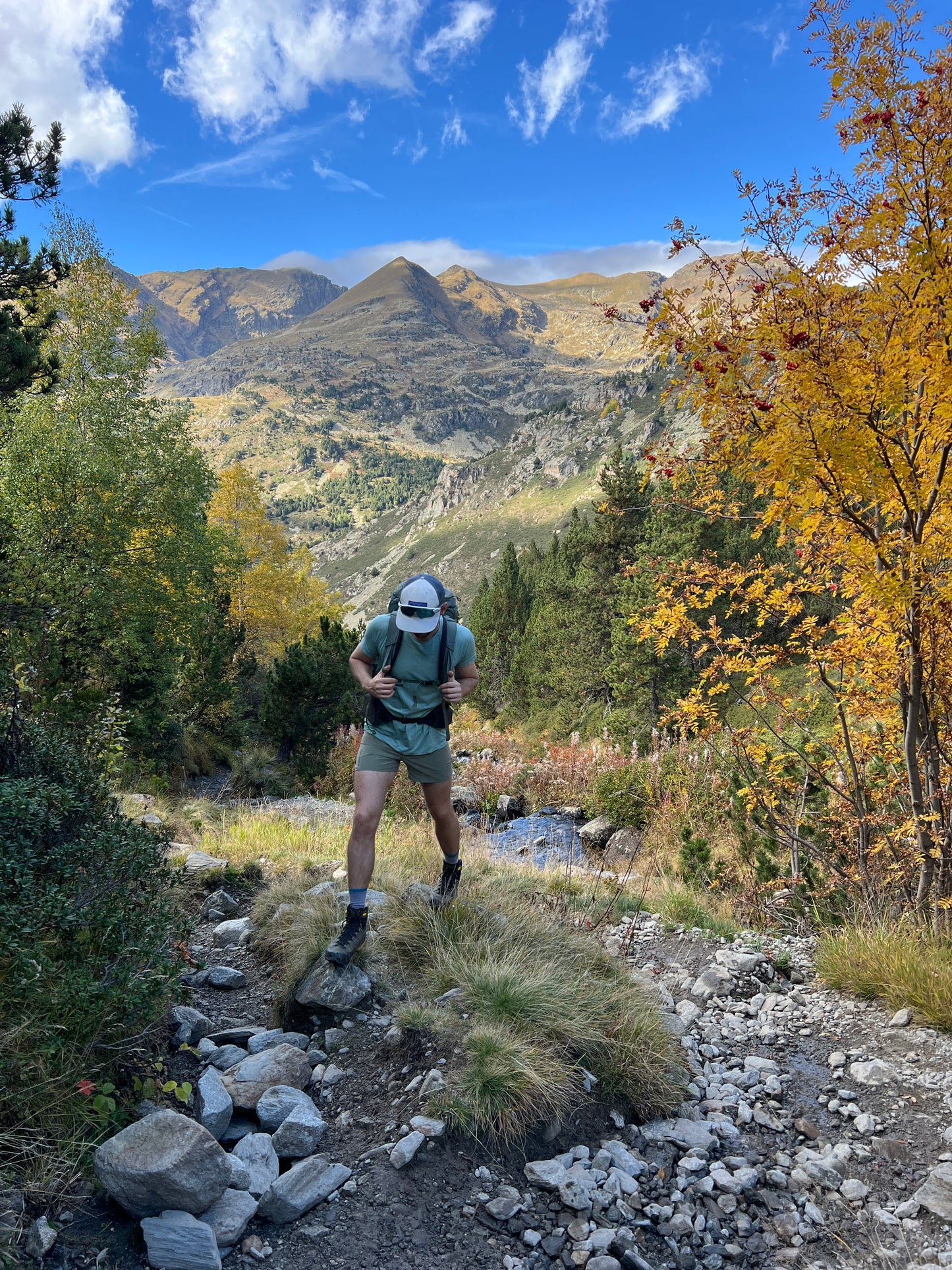 📍BCN 🎃 HALLOWEEKEND 🍁 Andorra otoñal: Vall d'Incles y Puente Tibetano 🇦🇩 Intermedio 💪 💰199€-229€ ➸ 🗓️ Sábado, 01.11.25 - Domingo, 02.11.25