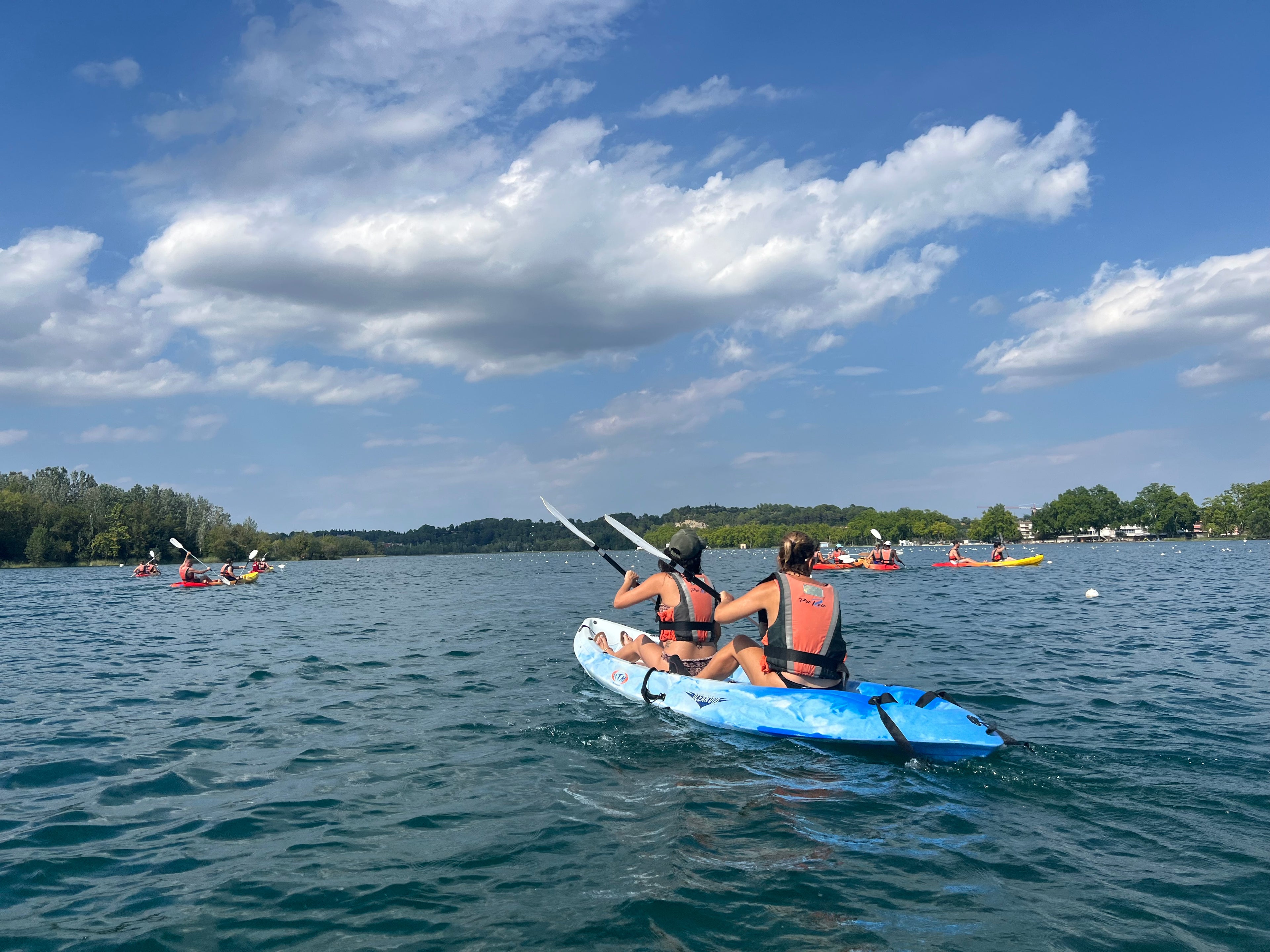 Planazo de verano: ruta, kayak y bañito